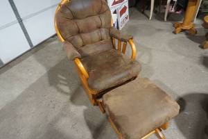 lot 606 image: glider rocker , ottoman