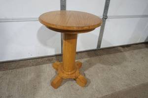lot 608 image: oak end table