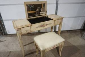 lot 610 image: beautiful floral dressing table and stool