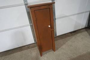 lot 613 image: small cabinet 38x 11x 16