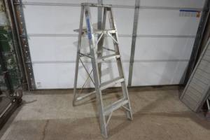 lot 617 image: aluminum step ladder 58 tall