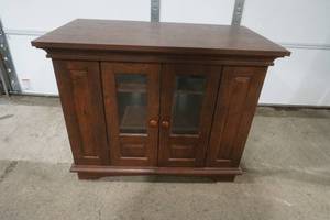 lot 620 image: TV cabinet with side shelving