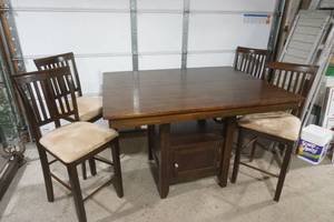 lot 621 image: high top dining room table and chairs