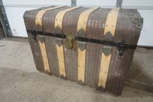 lot 627 image: antique trunk