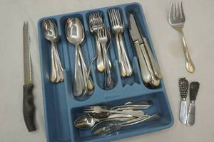 lot 630 image: Reed Barton flatware