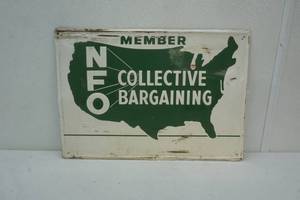 lot 634 image: Vintage Tin sign