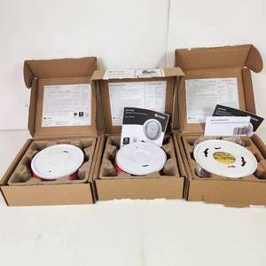 lot 15 image: Lot Of Three Open Box Smoke Detectors 1 Smoke Detector 1 Smoke Detector With Voice 1 Smoke And Carbon Dioxide Detector