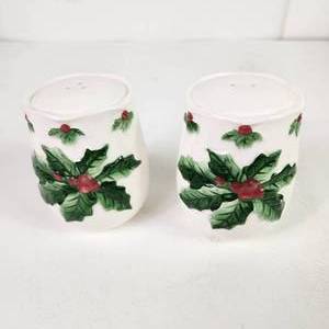 lot 76 image: Hand Painted Christmas Salt & Pepper Shakers Holly Berries Great Condition