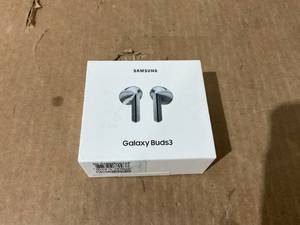 lot 243 image: Samsung  Galaxy Buds3