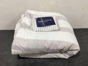 lot 615 image: 3PCS King Size Comforter Set