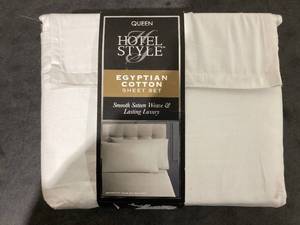 lot 616 image: Queen Size Egyptian Cotton Sheet Set