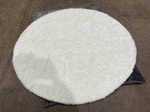 lot 361 image: Ultra Soft Area Rug