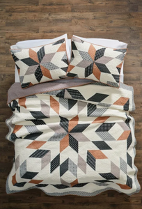 lot 414 image: Better Homes & Gardens Off-White Starburst Cotton Quilt, King