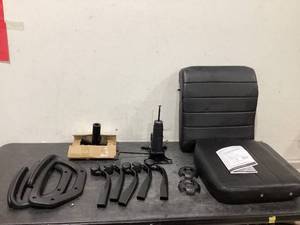 lot 641 image: Mainstays Bonded Leather Mid-Back Managers Office Chair
