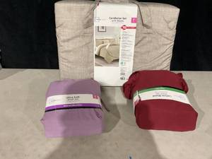 lot 443 image: LOT OF 3 Full Size Bed Sheet Sets