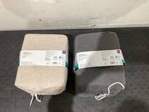 lot 654 image: LOT OF 2 King Size Mainstays Extra Soft Jersey Bed Sheet Set