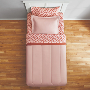 lot 613 image: 5PCS TwinTwin XL Mainstays Reversible Bed in a Bag Comforter Set with Sheets