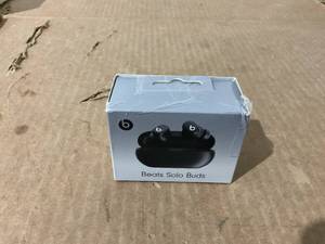 lot 30 image: Beats - Solo Buds True Wireless Earbuds - Matte Black