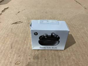 lot 32 image: Beats - Solo Buds True Wireless Earbuds - Matte Black