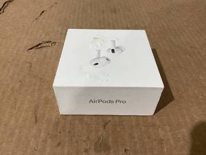 lot 39 image: Apple AirPods Pro (2nd Generation)