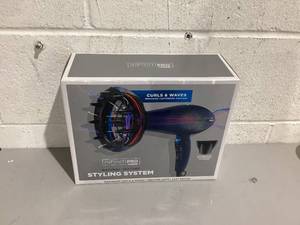 lot 576 image: INFINITIPRO BY CONAIR Hair Dryer with Innovative Diffuser