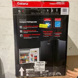 lot 598 image: Galanz 2.5 Cu ft One Door Fridge, Black Estar