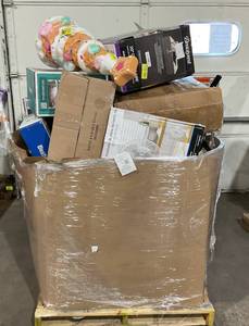 lot 900 image: Wholesale Pallet of Assorted Miscellaneous Items