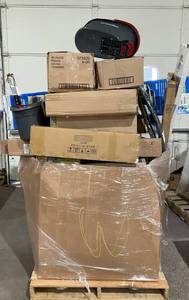 lot 901 image: Wholesale Pallet of Assorted Miscellaneous Items