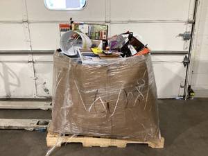 lot 914 image: Wholesale Pallet of Assorted Miscellaneous Items