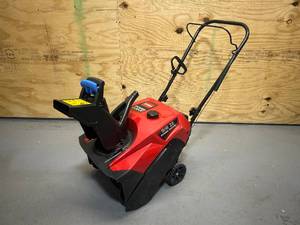 lot 1 image: TORO 18 in. (46 cm) Power Clear 518 ZE Electric Start Gas Snowblower (12324250)