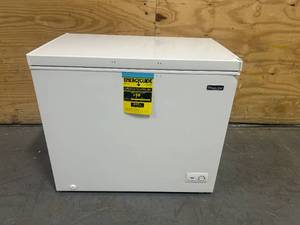lot 125 image: MAGIC CHEF Freezer Model HMCF9W3