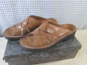(CS) Pair of Clarks Brown Sandals S...