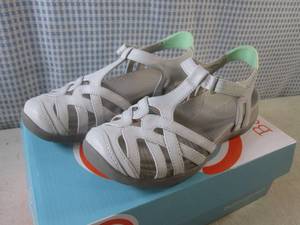 (CSB) Pair of Baretraps Shoes Size ...