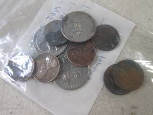 (FS) Vintage Pennies and Quarters -...