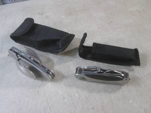 (CNTR) 2 Multi Tool Knives with Pou...
