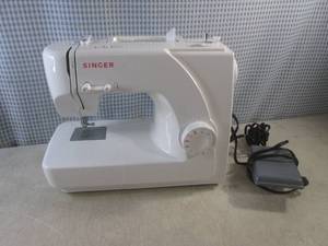 (CSB) Singer 1507 Sewing Machine - ...
