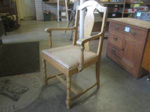 (EW1) Vintage Wood Chair with Arms...