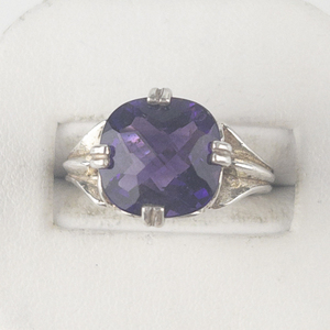 lot 33 image: Checkered Cushion Amethyst Sterling Silver Ring. Size 6.5 - 6.75.