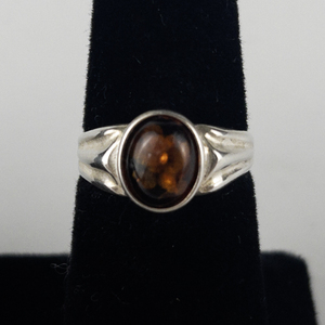 lot 34 image: Baltic Amber Sterling Silver Ring. Size 8 - 8.25.