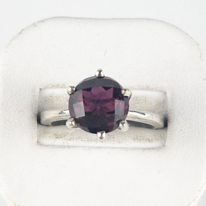lot 35 image: Checkered Round Garnet 5.2ct Sterling Silver Ring. Size 9.5 - 9.75.