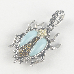 lot 48 image: Barbara Bixby gemstone scarab sterling and 18K yellow gold charm . Estimated Replacement value $275