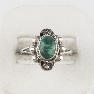 lot 75 image: Mexico (Unknown) Oval Cabochon Malachite Sterling Silver Ring. Size 9 - 9.25.
