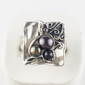 lot 82 image: Hagit Gorali  Freshwater Pearl Freeform Sterling Silver Statement Ring . Size 10 - 10.25.