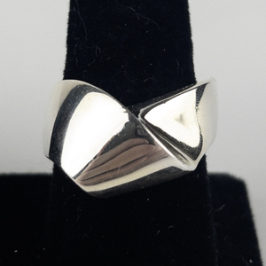 lot 87 image: RD (HSN)  Minimalist Twist Sterling Silver Statement Ring . Size 11.75 - 12.