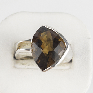 lot 116 image: Tracey Mayer  Checkered Smokey Quartz Contemporary Sterling Silver Statement Ring . Size 10 - 10.25.