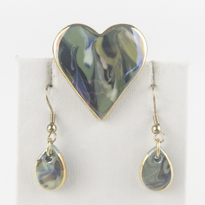 lot 167 image: Multi-Coloured Enamelled Gold Tone Base Metal French Wire Earrings & Brooch.