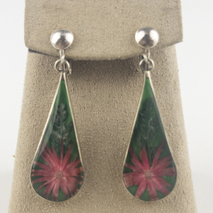 lot 171 image: Dried Floral Resin Inlay Silver Tone Base Metal Clip-On Earrings .