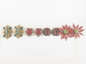 lot 174 image: Group of 4  Red & Green Gold Tone Base Metal Clip-On Earrings .