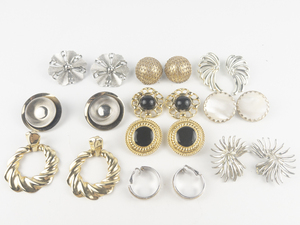 lot 180 image: Group of 10 Large Chunky Gold & Silver Tone Base Metal Non-Pierced Earrings.