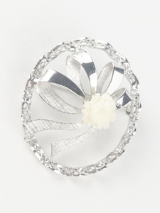 lot 189 image: A&Z Hayward  Vintage  Carved White Rose Bow Sterling Silver Brooch .
